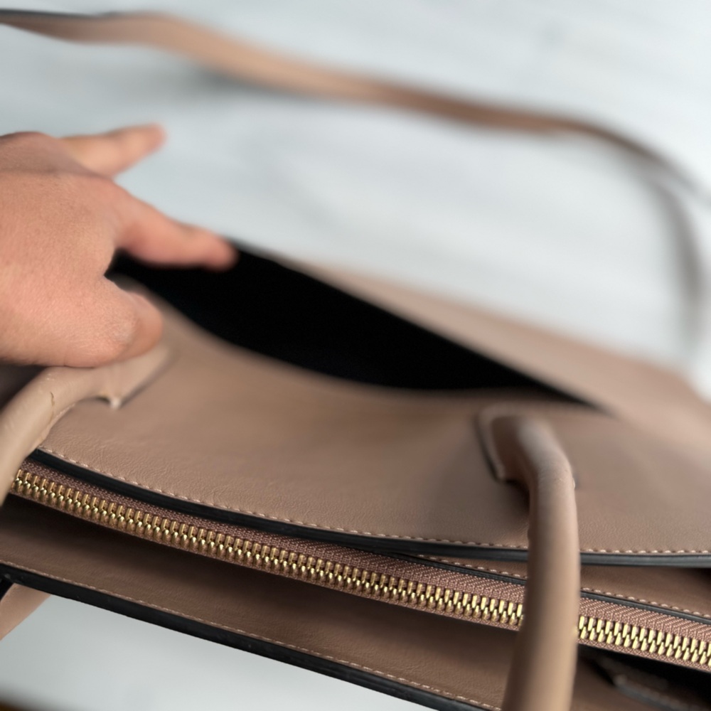 Cuyana Made In Italy Work Satchel in Quartz with Gold Hardware - Picture 9 of 11